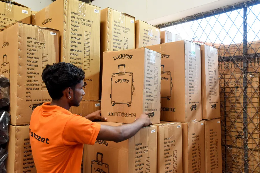 Carton packing and dispatch preparation